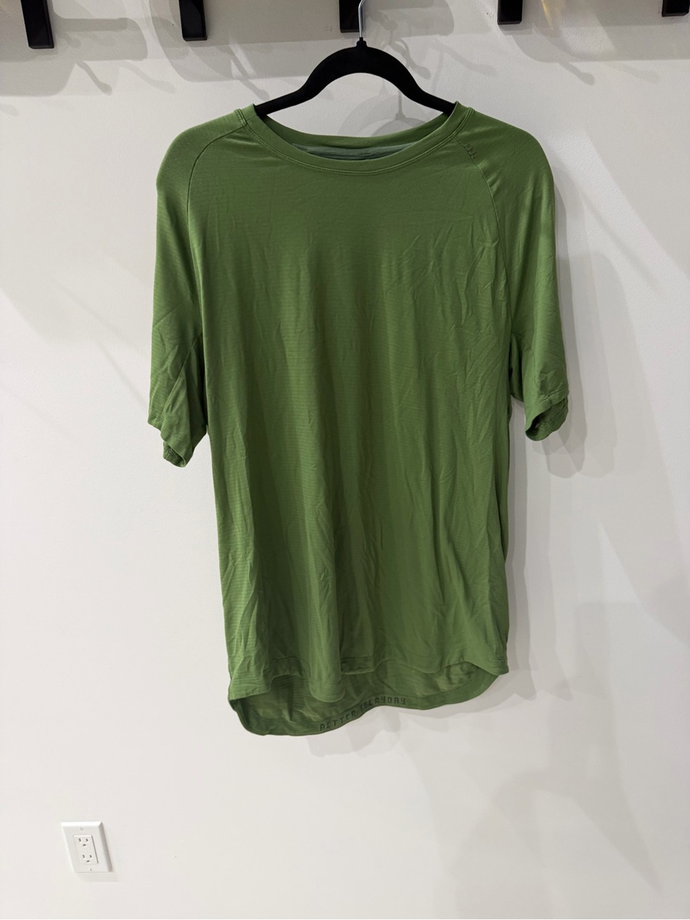 lululemon athletica Men's Green Short Sleeve Crewneck Shirt